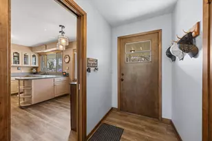 136 N Park Ln, Le Sueur, MN 56058 - Photo 6
