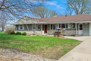 136 N Park Ln, Le Sueur, MN 56058 - Photo 2