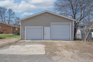 822 10th Ave SE, Saint Cloud, MN 56304 - Photo 2
