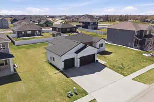 2943 Prairie Farms Cir S, Fargo, ND 58104 - Photo 32