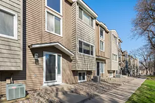 304 Pondridge Cir, Wayzata, MN 55391 - Photo 20