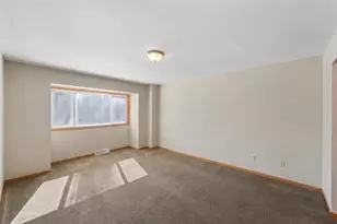 304 Pondridge Cir, Wayzata, MN 55391 - Photo 8