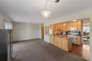 304 Pondridge Cir, Wayzata, MN 55391 - Photo 4