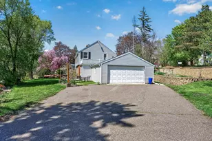 1744 Phalen Pl, Maplewood, MN 55109 - Photo 4
