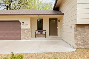 2890 Zanzibar Ln N, Plymouth, MN 55447 - Photo 2