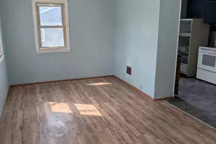 215 N 11th St, Montevideo, MN 56265 - Photo 6