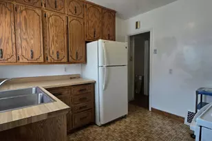 122 W 5th St, Litchfield, MN 55355 - Photo 2