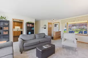2095 Fairways Ln, Roseville, MN 55113 - Photo 4