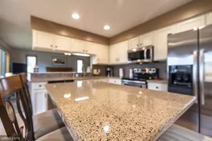 16368 Hudson Ct, Lakeville, MN 55044 - Photo 6