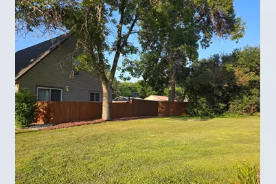 617 S Hiawatha Avenue, Pipestone, MN 56164 - Photo 2