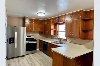905 W Chestnut Avenue, Olivia, MN 56277 - Photo 4