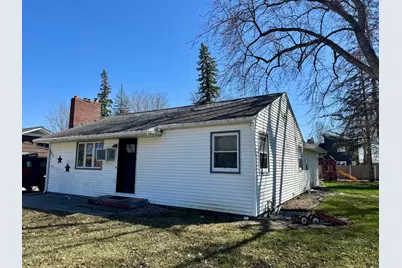 905 W Chestnut Avenue, Olivia, MN 56277 - Photo 2