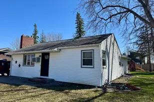 905 W Chestnut Ave, Olivia, MN 56277 - Photo 2