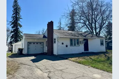 905 W Chestnut Avenue, Olivia, MN 56277 - Photo 1