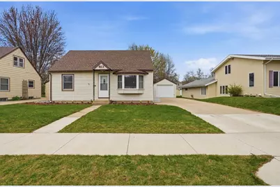 813 Augusta Avenue, Willmar, MN 56201 - Photo 2