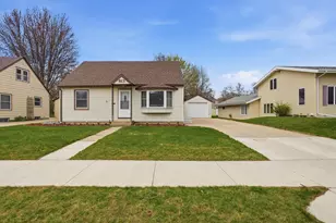 813 Augusta Ave, Willmar, MN 56201 - Photo 2