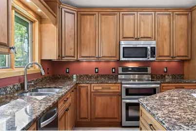 523 Wildwood Avenue, Saint Paul, MN 55110 - Photo 8