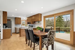 110 Mayo Dr, Burnsville, MN 55337 - Photo 4