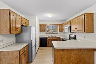 4277 Parkview Ct, Vadnais Heights, MN 55127 - Photo 6