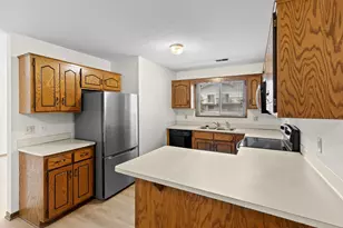 4277 Parkview Ct, Vadnais Heights, MN 55127 - Photo 2