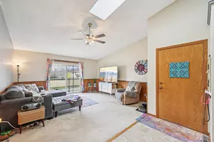 3276 Greenbrier St, Vadnais Heights, MN 55127 - Photo 2