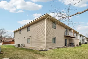 3276 Greenbrier St, Vadnais Heights, MN 55127 - Photo 14
