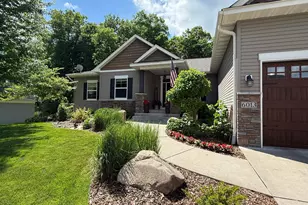 6013 Little Creek Ln, Rockford, MN 55373 - Photo 2