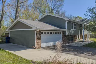 919 Forest Dr, Saint Cloud, MN 56303 - Photo 2