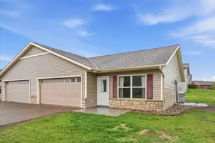 1262 Norway Pine Cir, New Richmond, WI 54017 - Photo 2