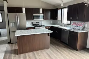 22842 Topaz St, Saint Augusta, MN 56301 - Photo 2
