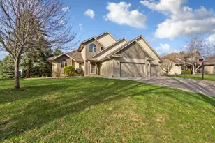 1526 Castle Dr, North Mankato, MN 56003 - Photo 1