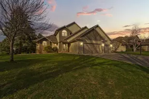 1526 Castle Dr, North Mankato, MN 56003 - Photo 2