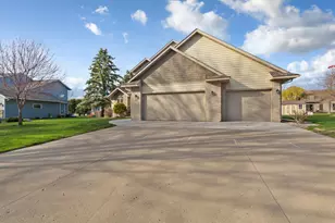 1526 Castle Dr, North Mankato, MN 56003 - Photo 8