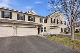 857 Braunworth Ct, Chaska, MN 55318 - Photo 2