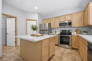 857 Braunworth Ct, Chaska, MN 55318 - Photo 6