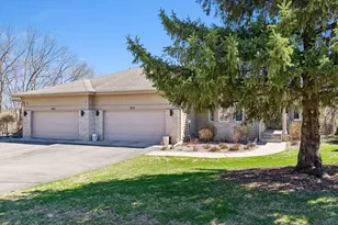 7052 Crowne Oak Rd, Eden Prairie, MN 55344 - Photo 2