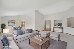 8912 Vincent Pl, Bloomington, MN 55431 - Photo 4