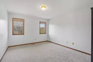 8912 Vincent Pl, Bloomington, MN 55431 - Photo 20
