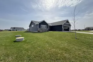 994 City Heights Dr, Willmar, MN 56201 - Photo 24