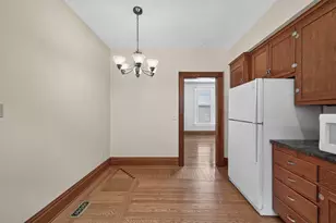 702 4th St E, Saint Paul, MN 55106 - Photo 8