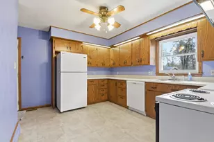 819 N Ramsey Ave, Litchfield, MN 55355 - Photo 4