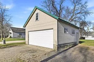 301 Minnie St, Paynesville, MN 56362 - Photo 2