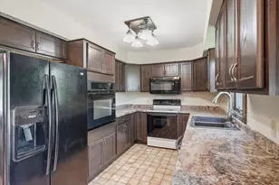 577 White Oak Dr, Hudson, WI 54016 - Photo 2
