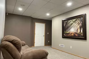 1005 Sibley St, Hastings, MN 55033 - Photo 20