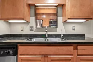 520 Ridgewood Ave, Minneapolis, MN 55403 - Photo 8