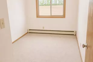 910 Hengen St, Fairmont, MN 56031 - Photo 4