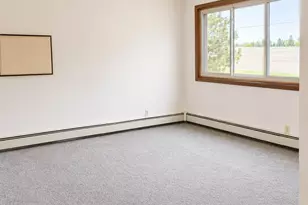 900 Hengen St, Fairmont, MN 56031 - Photo 2