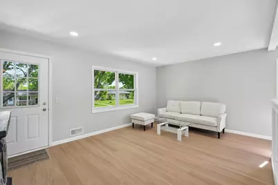 820 7th Avenue E, Shakopee, MN 55379 - Photo 6