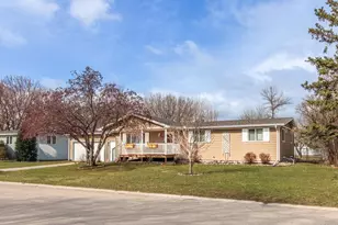 196 Hillcrest Ave, Spicer, MN 56288 - Photo 6