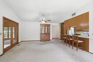 213 Foxborough Ln, Le Sueur, MN 56058 - Photo 10